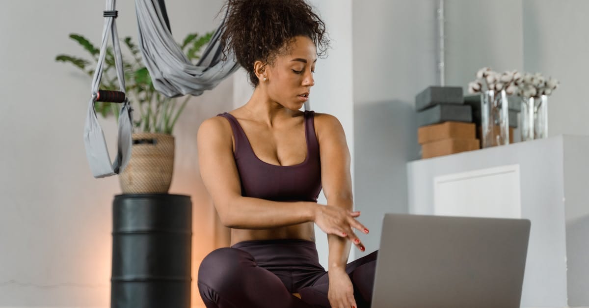 découvrez l'aerial yoga, une pratique innovante qui allie le yoga traditionnel à la suspension aérienne. renforcez votre corps, améliorez votre souplesse et relaxez votre esprit tout en flottant dans les airs. rejoignez-nous pour un voyage unique vers le bien-être !