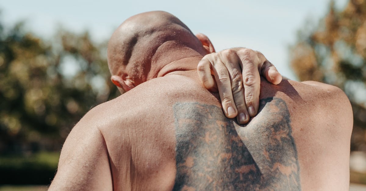 découvrez des postures efficaces pour soulager la douleur chronique. apprenez comment améliorer votre bien-être au quotidien grâce à des techniques simples et adaptées à votre condition.