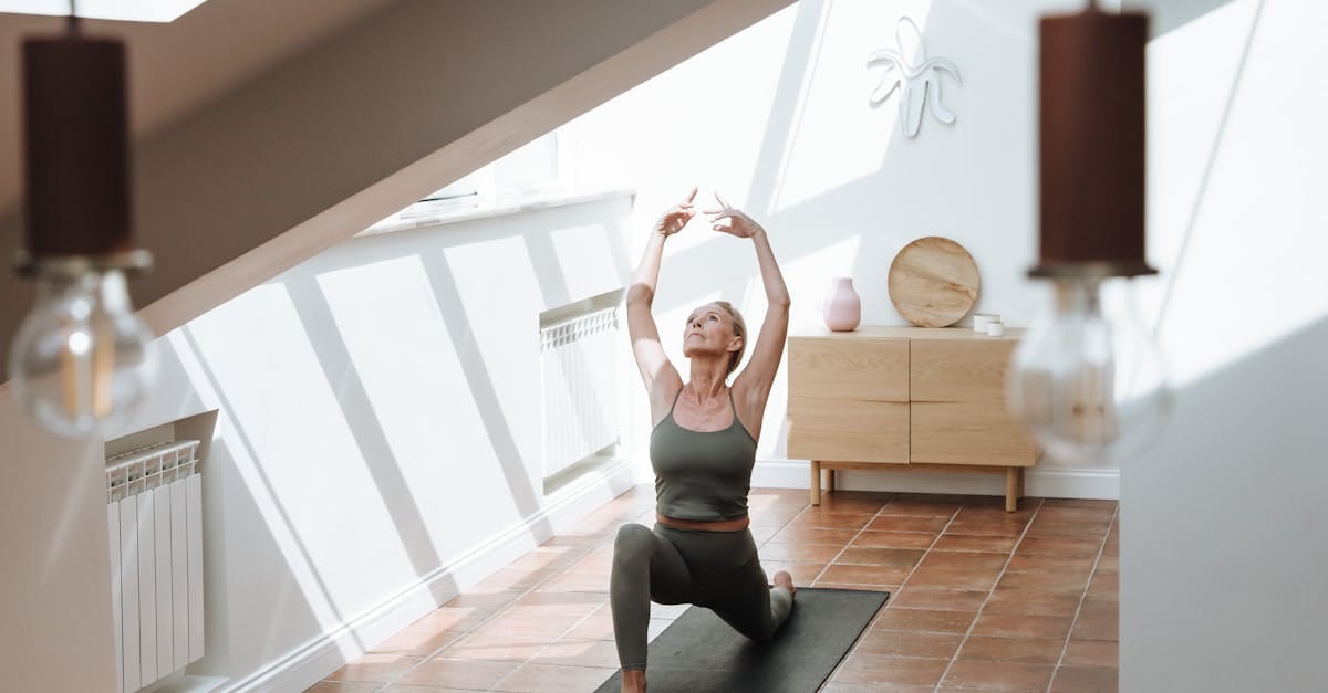 découvrez le hatha yoga, une pratique douce qui harmonise le corps et l'esprit à travers des postures, des exercices de respiration et la méditation. idéal pour tous les niveaux, le hatha yoga améliore la flexibilité, réduit le stress et favorise le bien-être général.
