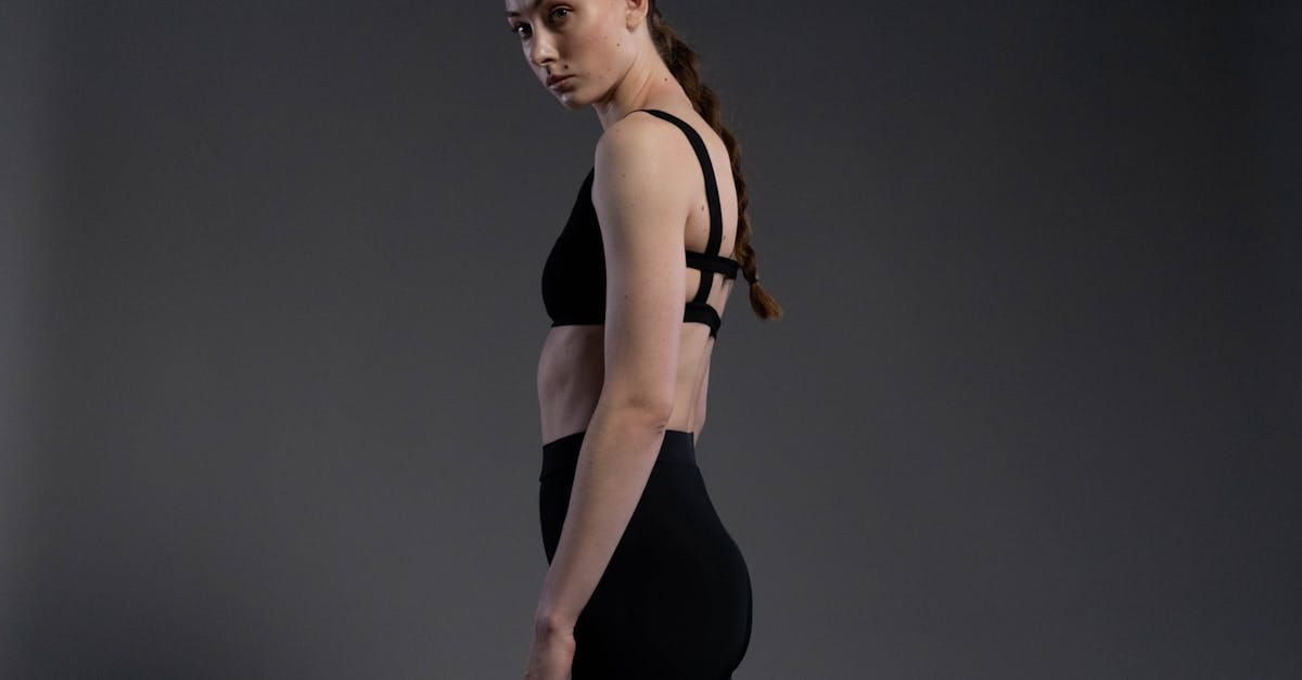 découvrez notre sélection de cours de hatha yoga, spécialement conçus pour tous les niveaux. renforcez votre corps, apaisez votre esprit et améliorez votre bien-être grâce à des séances guidées par des instructeurs expérimentés. rejoignez-nous pour une pratique enrichissante et équilibrée.