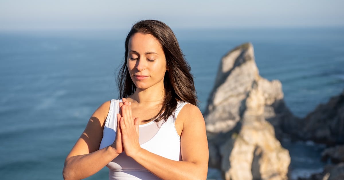 découvrez des retraites de kundalini yoga immersives qui éveilleront votre énergie intérieure et favoriseront votre bien-être. rejoignez-nous pour des pratiques de méditation, des asanas revitalisantes et des ateliers transformateurs dans des paysages inspirants.