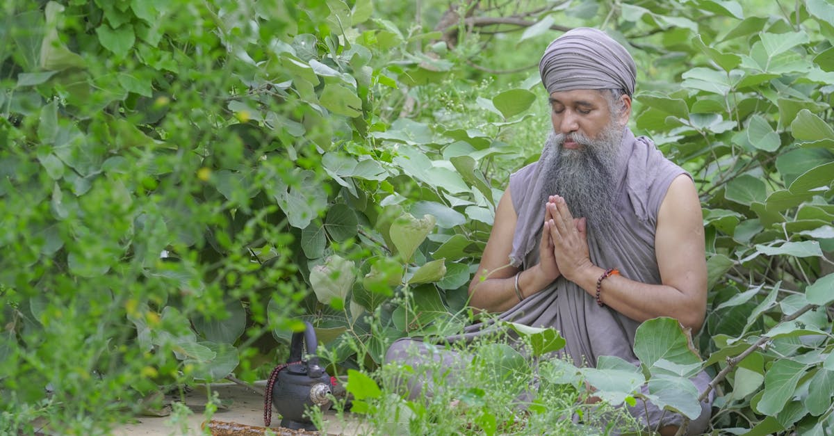 découvrez des séquences de yoga réparateur qui apaisent le corps et l'esprit. idéales pour la détente et la récupération, ces pratiques vous aideront à relâcher les tensions et à retrouver votre équilibre intérieur.