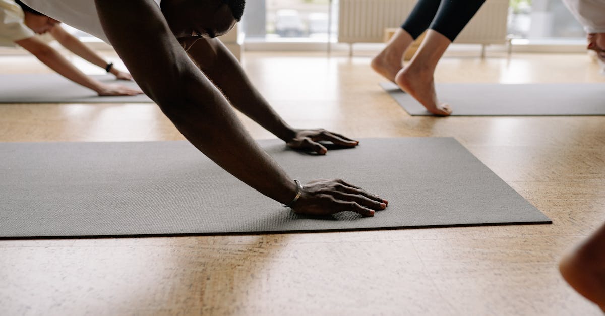 découvrez les nombreux bienfaits du vinyasa yoga, une pratique dynamique qui allie mouvement, respiration et méditation. améliorez votre flexibilité, renforcez votre corps et apaisez votre esprit tout en explorant les postures fluides de cette discipline. idéal pour tous les niveaux, le vinyasa yoga favorise la relaxation et le bien-être général.