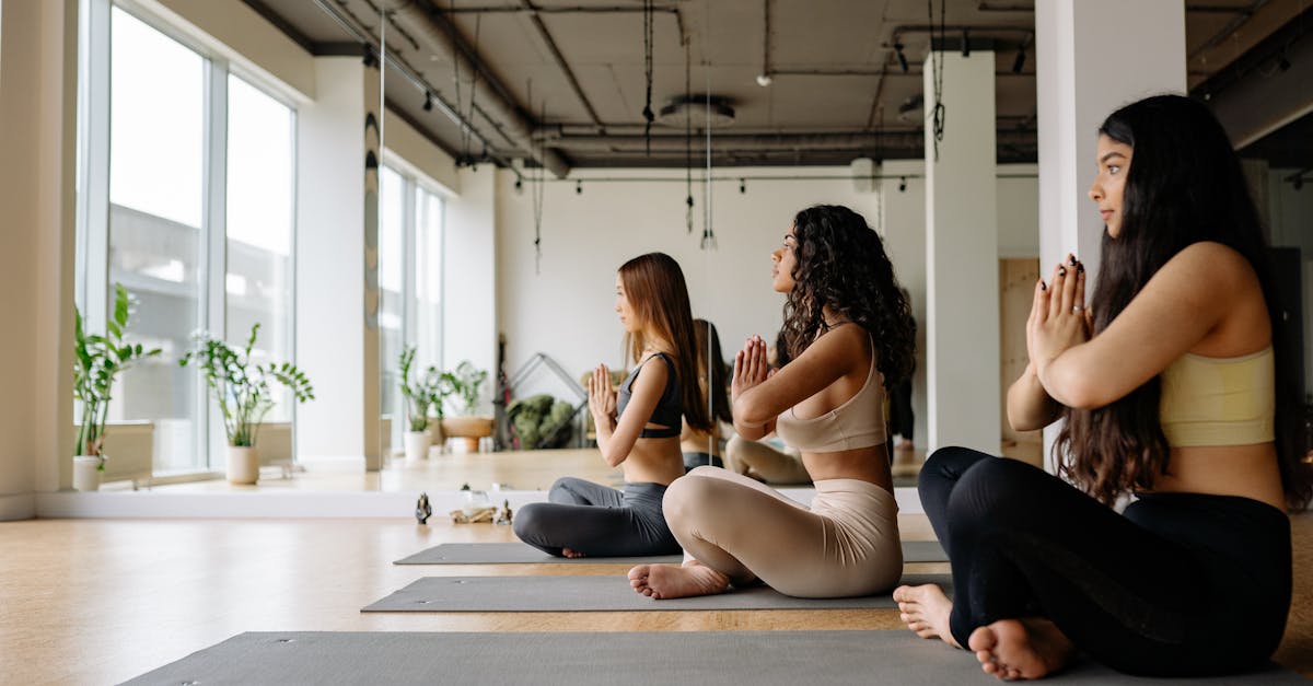 découvrez notre sélection de tapis de yoga de haute qualité, conçus pour offrir confort et adhérence lors de vos séances de pratique. idéals pour tous les niveaux, nos tapis allient esthétique et performance pour vous accompagner dans votre quête de sérénité et de bien-être.