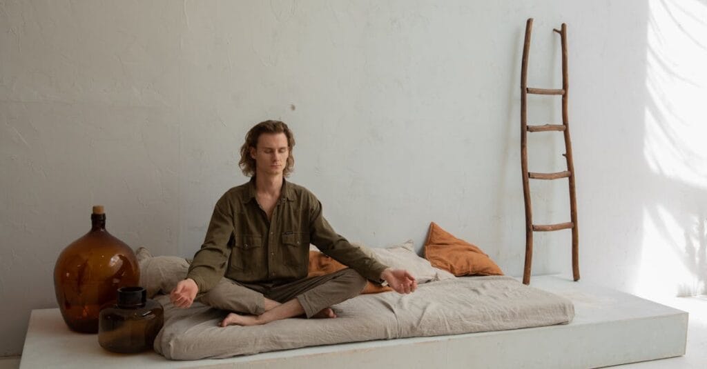 découvrez les bienfaits de l'ashtanga yoga, une pratique dynamique et authentique qui combine postures, respiration et méditation pour améliorer votre force, flexibilité et concentration. rejoignez-nous pour une expérience transformante.