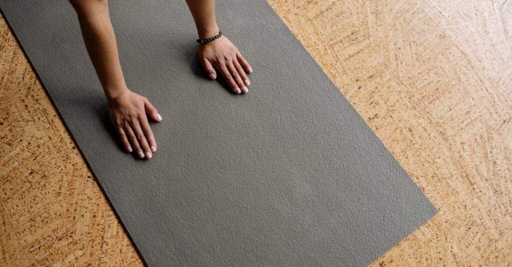 découvrez les bienfaits du hatha yoga : amélioration de la flexibilité, réduction du stress, renforcement musculaire et équilibre émotionnel. explorez comment cette pratique millénaire peut transformer votre bien-être physique et mental.