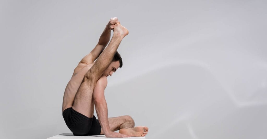 découvrez l'ashtanga, une pratique de yoga dynamique et méditative qui allie respiration, mouvement et concentration. idéal pour renforcer le corps et apaiser l'esprit, l'ashtanga offre une approche énergique et transformante du bien-être physique et mental.