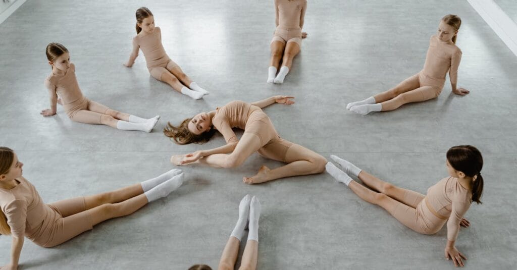découvrez l'ashtanga yoga, une pratique dynamique et structurée qui allie respiration, mouvement et méditation. idéale pour renforcer le corps et apaiser l'esprit, cette méthode ancienne vous emmène vers un équilibre parfait entre force et souplesse. rejoignez-nous pour explorer les postures et la philosophie qui sous-tendent cette discipline transformative.