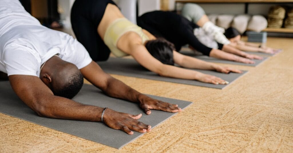 découvrez le yoga pour enfants, une pratique ludique qui aide les petits à développer leur concentration, leur équilibre et leur bien-être. offrez à vos enfants une activité enrichissante qui favorise leur épanouissement physique et mental.