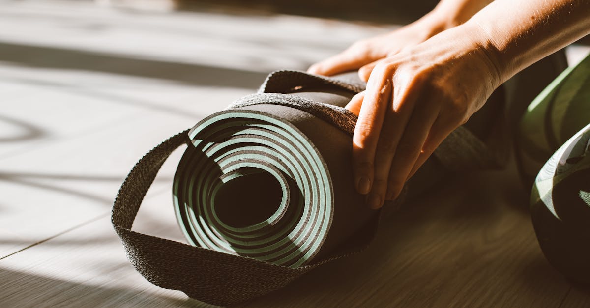 découvrez l'ashtanga, une pratique de yoga dynamique et riche en traditions, qui allie mouvements fluides, respiration et concentration. transformez votre corps et votre esprit grâce à cette méthode efficace qui favorise le bien-être et l'équilibre intérieur.