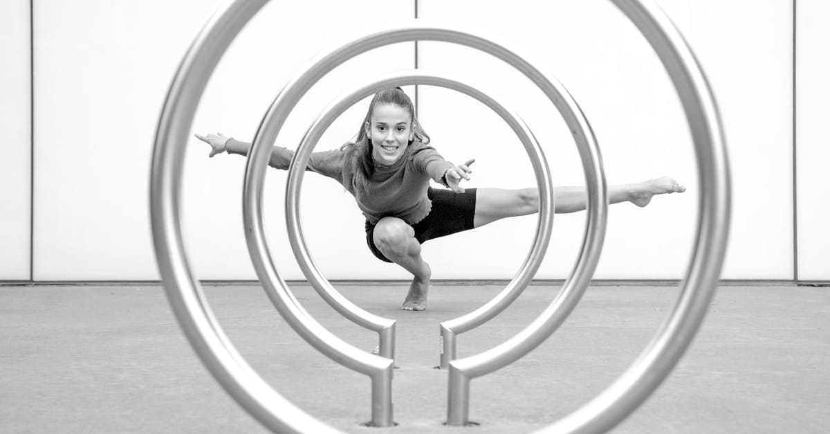 découvrez le bikram yoga, une pratique de yoga dynamique dans une salle chauffée à 40°c qui favorise la flexibilité, la force et la concentration. rejoignez-nous pour une expérience revitalisante qui harmonise le corps et l'esprit, quel que soit votre niveau.