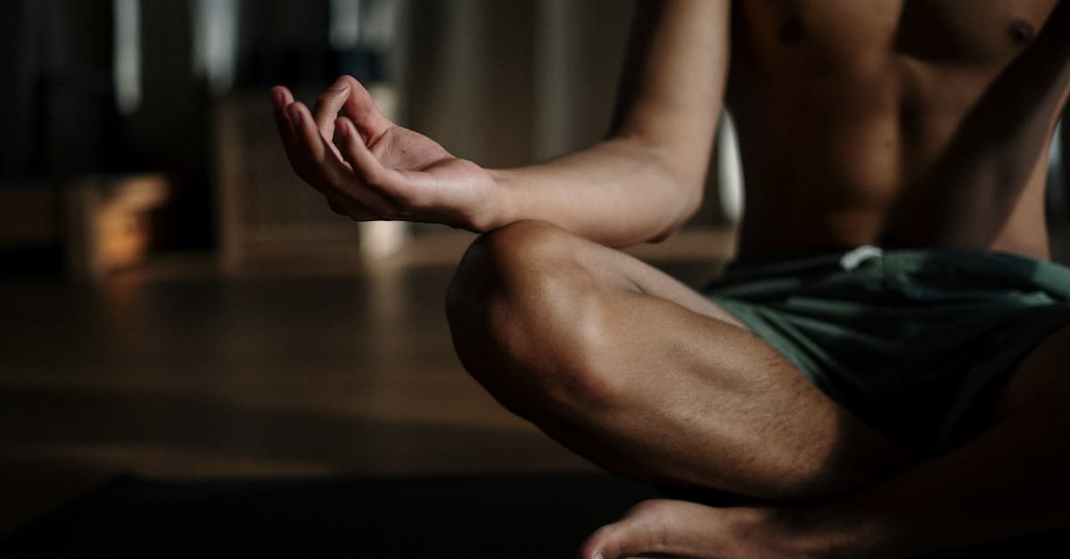 découvrez le bikram yoga, une pratique dynamique et intense qui consiste en une série de 26 postures réalisées dans une salle chauffée. améliorez votre flexibilité, renforcez votre corps et apaisez votre esprit grâce à cette méthode unique alliant effort physique et relaxation.