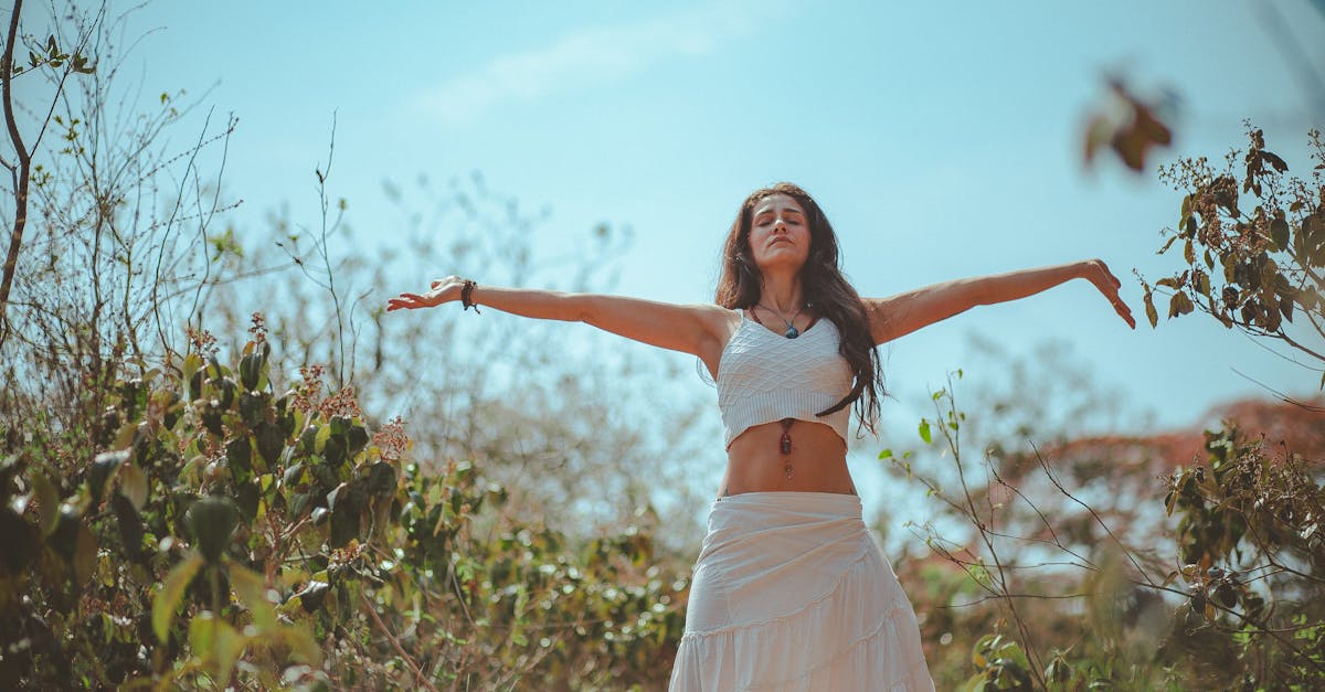 découvrez le bikram yoga, une pratique intense de yoga en salle chauffée qui combine postures traditionnelles et techniques de respiration. rejoignez-nous pour améliorer votre flexibilité, renforcer votre corps et apaiser votre esprit dans une atmosphère revitalisante.