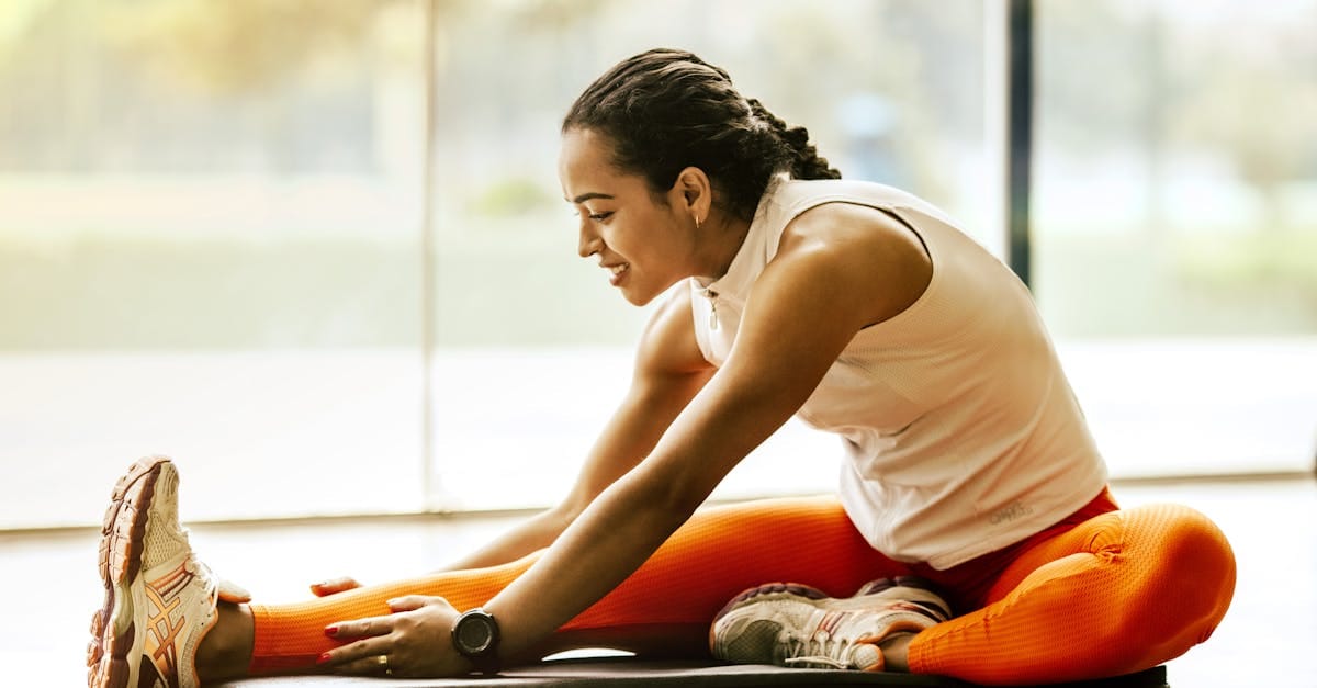 découvrez le bikram yoga, une pratique dynamique de yoga en salle chauffée qui combine 26 postures et des exercices de respiration pour améliorer la flexibilité, la force et la détente. idéal pour tous les niveaux, le bikram yoga vous aide à vous reconnecter avec votre corps tout en évacuant le stress.