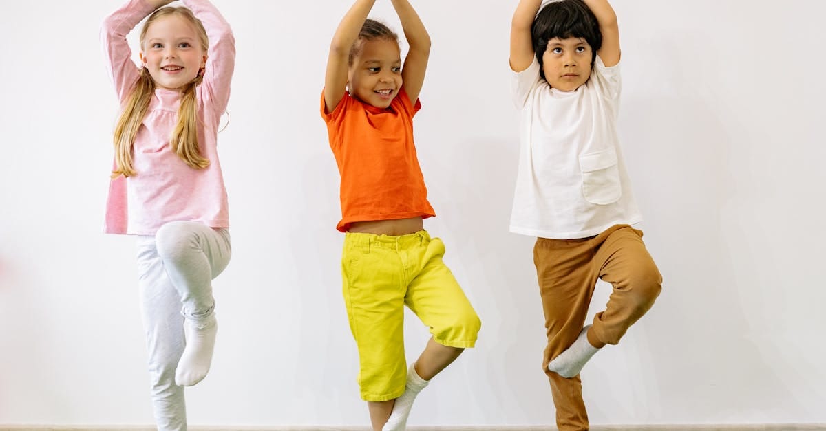 découvrez le yoga pour enfants, une pratique ludique et bénéfique qui favorise la concentration, la flexibilité et la relaxation tout en développant l'imagination et la confiance en soi. idéal pour les petits yogis en herbe!