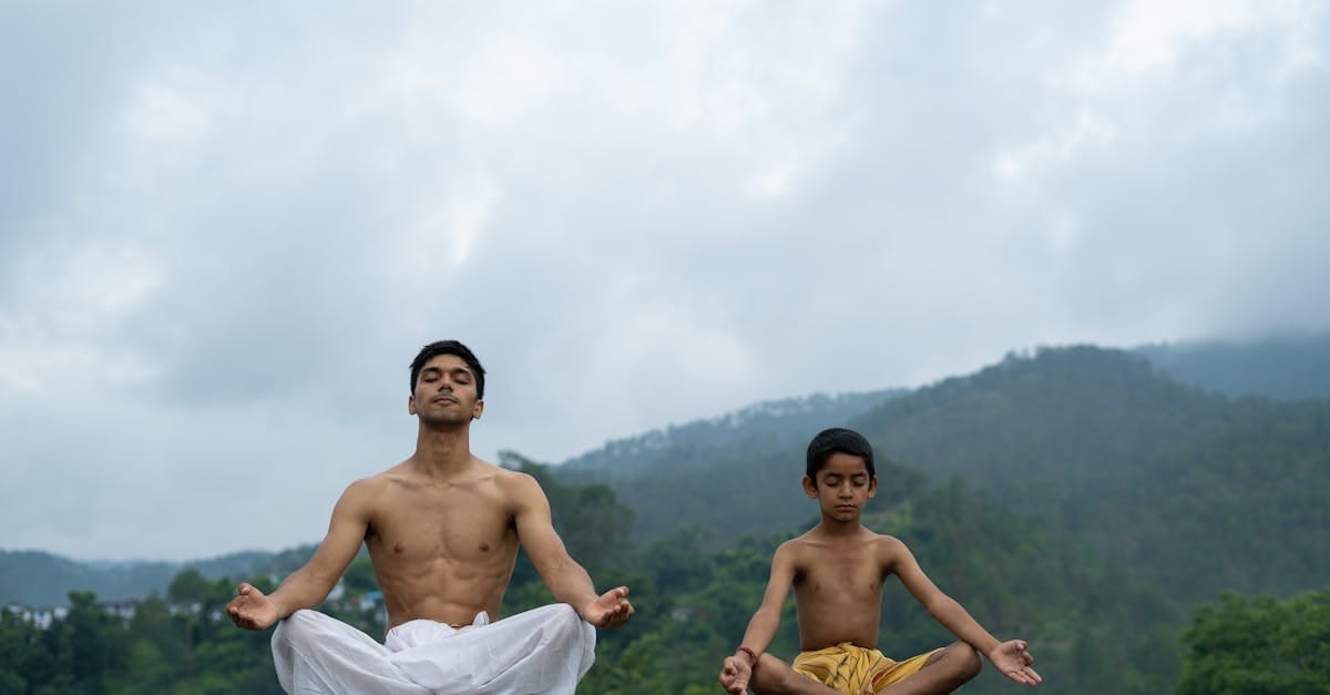 découvrez le kundalini yoga, une pratique spirituelle et physique qui élève l'énergie et favorise l'éveil de la conscience. rejoignez-nous pour explorer des postures, des respirations et des méditations qui transforment votre bien-être.