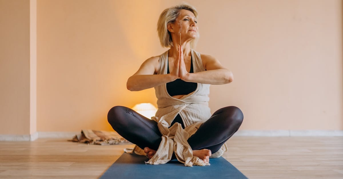 découvrez le yoga réparateur, une pratique douce conçue pour apaiser le corps et l'esprit. améliorez votre bien-être grâce à des postures relaxantes, des techniques de respiration et des moments de méditation. idéal pour réduire le stress et favoriser la guérison intérieure.
