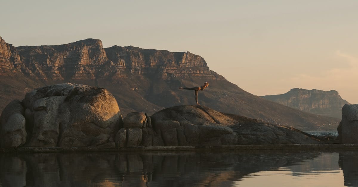 découvrez le vinyasa, une pratique dynamique et fluide du yoga qui synchronise le mouvement avec la respiration. idéal pour renforcer le corps et apaiser l'esprit, le vinyasa vous invite à explorer votre pleine conscience tout en vous offrant un moment de sérénité et de bien-être.