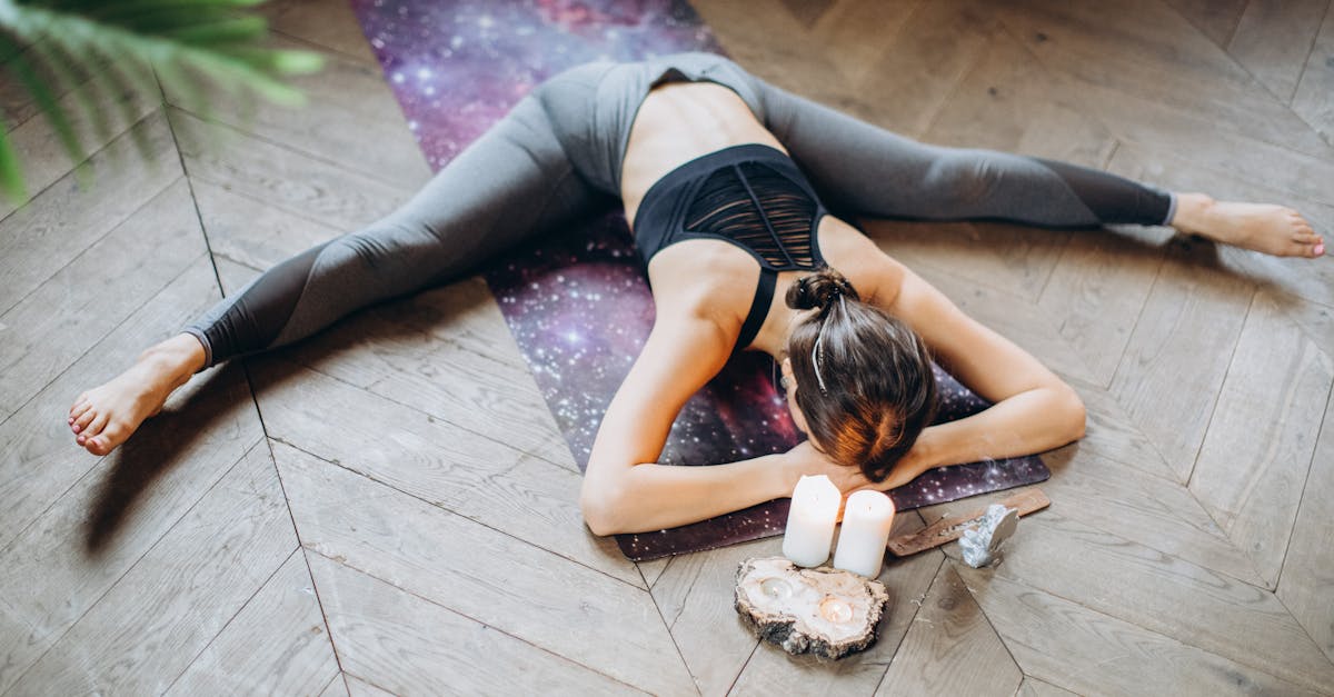découvrez le yin yoga, une pratique douce qui favorise la relaxation en profondeur et l'étirement des tissus conjonctifs. idéal pour apaiser l'esprit et revitaliser le corps, le yin yoga vous invite à ralentir et à vous reconnecter à vous-même. plongez dans un univers de sérénité et de bien-être avec cette méthode alliant méditation et postures tenues longtemps.