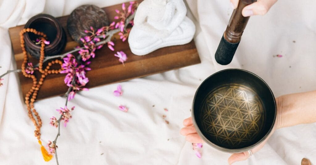 découvrez les meilleures postures de yoga aérien pour améliorer votre flexibilité, votre force et votre équilibre. apprenez à maîtriser les poses suspendues qui permettent une pratique unique et relaxante, tout en vous connectant à votre corps en pleine légèreté.