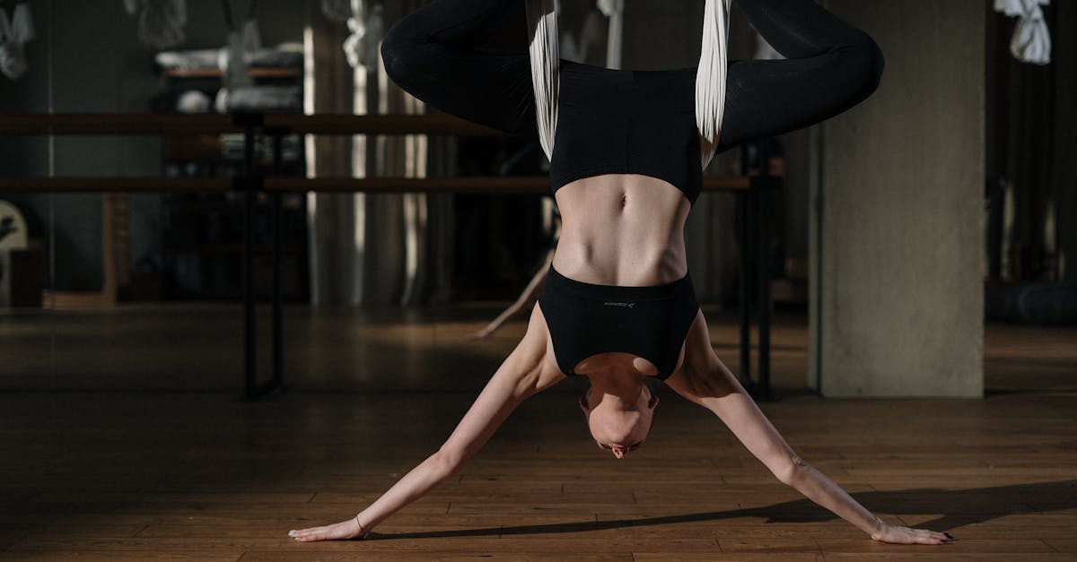 découvrez les tendances émergentes du yoga aérien, une pratique innovante qui allie bien-être, créativité et défi physique. explorez les styles, techniques et bienfaits de cette discipline fascinante qui prend de l'altitude dans le monde du fitness.