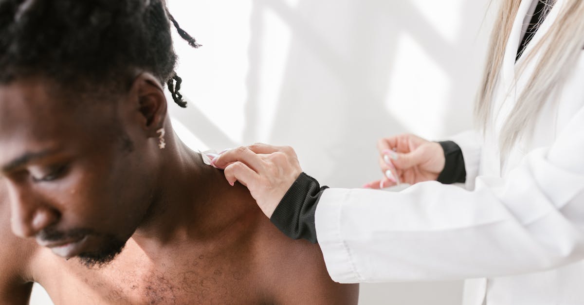 découvrez des postures efficaces pour soulager la douleur chronique. adoptez des techniques simples et accessibles pour améliorer votre confort quotidien et retrouver une meilleure qualité de vie.