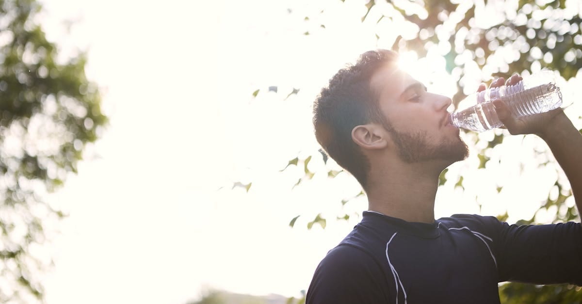découvrez l'importance de l'hydratation pour votre santé et votre bien-être. apprenez des conseils pratiques pour rester hydraté tout au long de la journée et découvrez les avantages d'une bonne hydratation pour votre peau, votre énergie et votre performance.