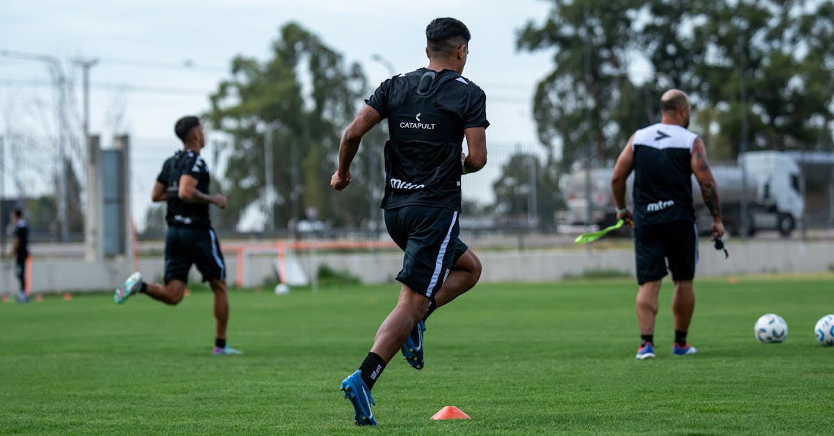 découvrez l'importance d'un bon échauffement avant l'exercice physique. apprenez des techniques efficaces de warm-up pour préparer votre corps, éviter les blessures et optimiser vos performances sportives.