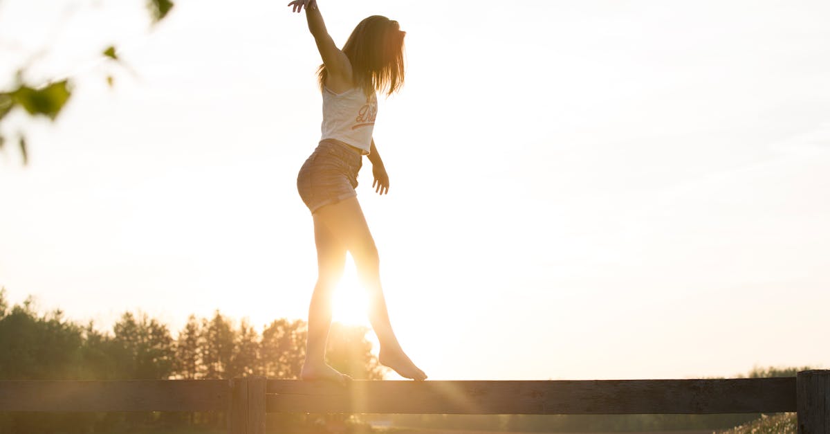 découvrez l'harmonie parfaite entre le bien-être et la nature avec nos séances de yoga en plein air. explorez des techniques de respiration, des postures apaisantes et des méditations immersives pour reconnecter votre corps et votre esprit. rejoignez-nous pour une expérience unique au cœur de la nature.