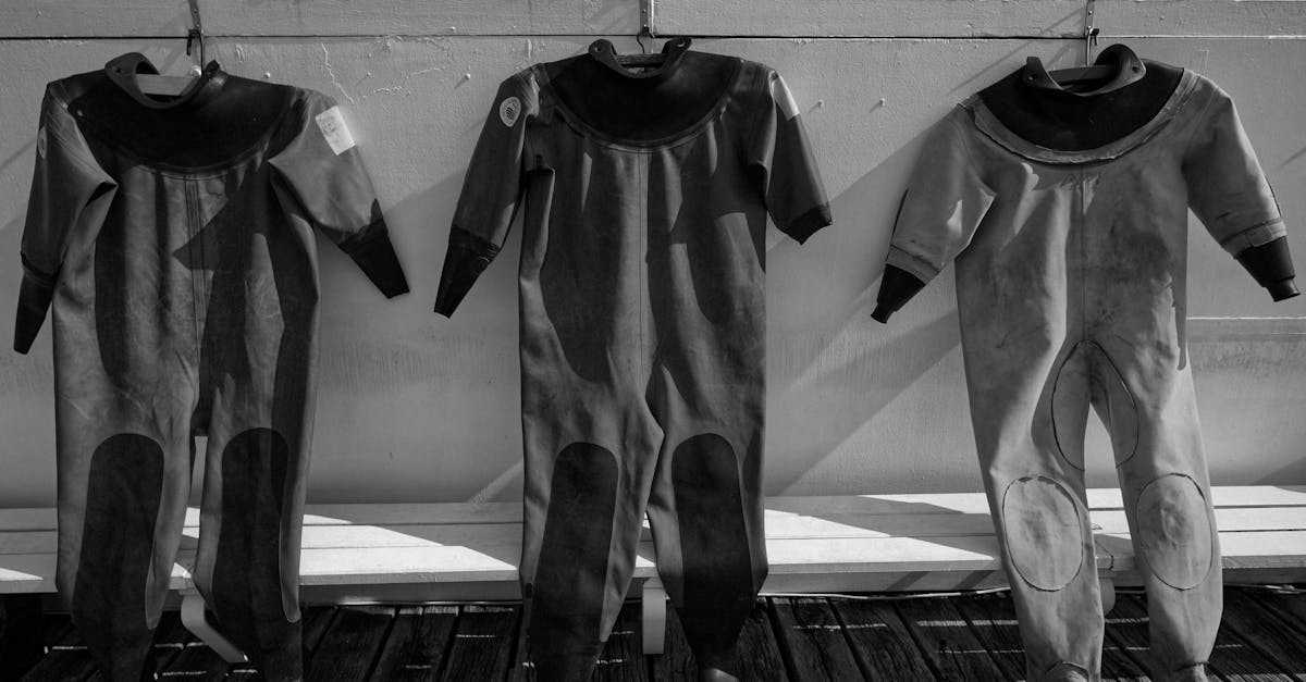 découvrez l'univers du néoprène : un matériau innovant, isolant et résistant, idéal pour vos vêtements de sport, équipements aquatiques et accessoires tendance. apprenez ses propriétés et applications dans divers domaines.