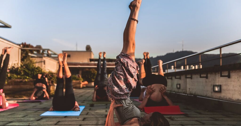 découvrez les bienfaits du yoga pour le corps et l'esprit. pratiquez des postures apaisantes et des techniques de respiration qui favorisent la relaxation et améliorent votre bien-être au quotidien.
